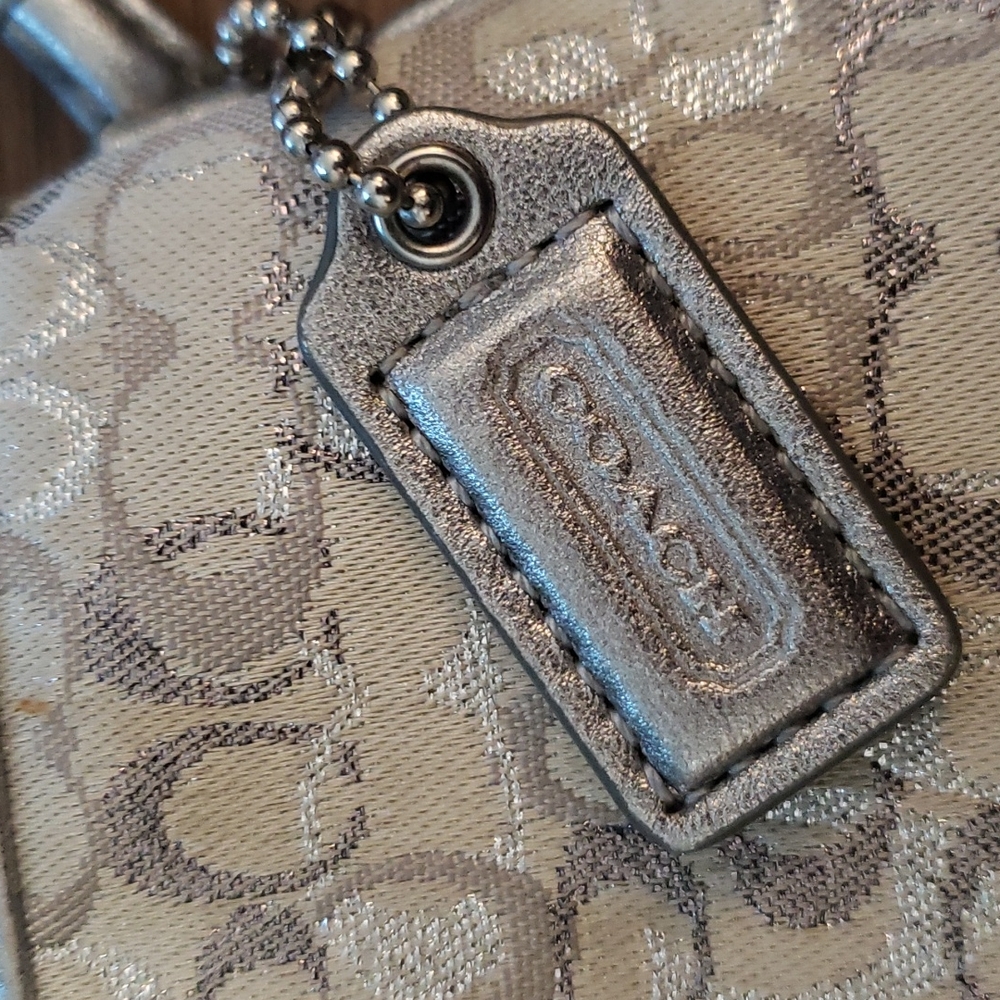 Coach wristlet, authentic. Silver grey - Picture 2 of 4